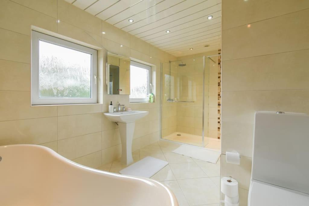 Luxurious & Tranquil Riverside Getaway Great Harwood Buitenkant foto