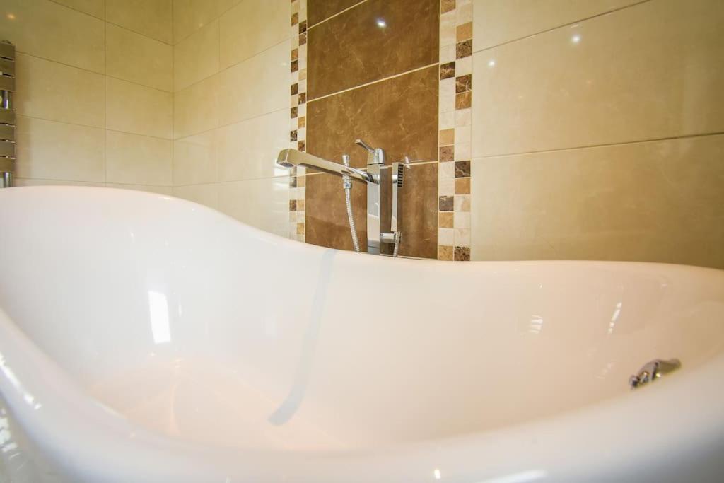 Luxurious & Tranquil Riverside Getaway Great Harwood Buitenkant foto